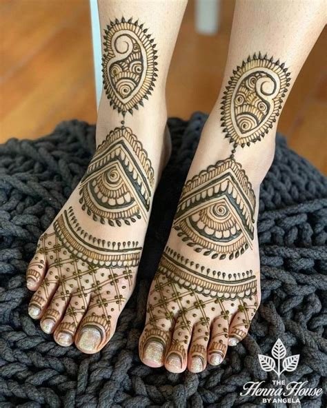 15_21 Simple Foot Mehndi Design That Are Perfect For BridesToBe