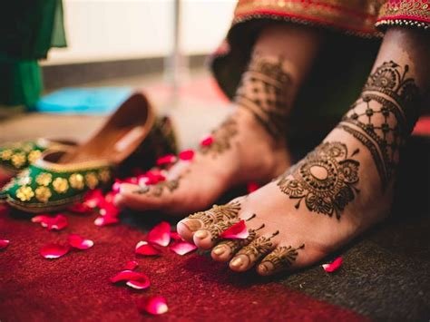 2_21 Simple Foot Mehndi Design That Are Perfect For BridesToBe