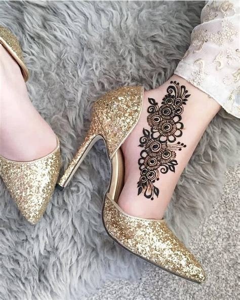 7_21 Simple Foot Mehndi Design That Are Perfect For BridesToBe