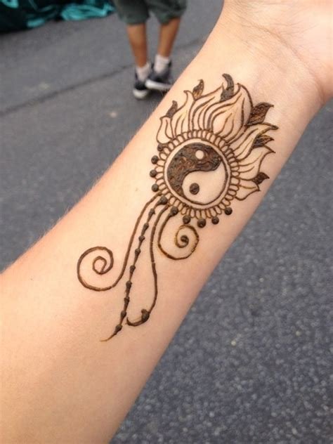 2_Surprising Forearm Mehndi Design  Forearm Eid Mehndi Designs  Eid