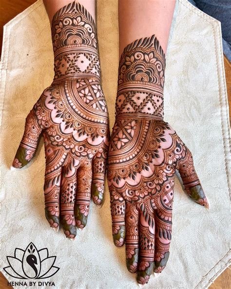 7_50 Simple Mehndi Designs For Front Hand 2021