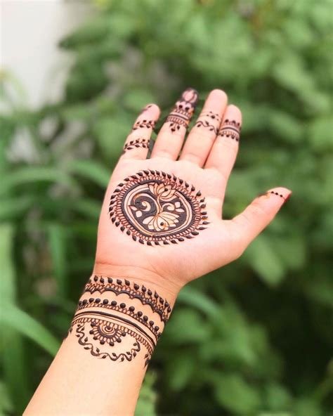 11_Front Hand Mehndi Design Circle Patterns for Elegance