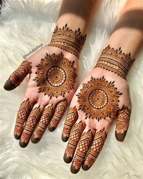 10_Innovative Circle Front Hand Bridal Mehndi Designs  Front Hand Bridal