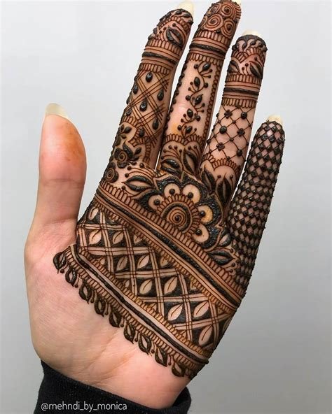 13_Innovative Circle Front Hand Bridal Mehndi Designs  Front Hand Bridal