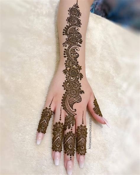 9_Simple Front Mehndi Design 10 Stunning Ideas to Elevate Your Look