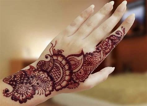 12_20 Striking One Side Mehndi Designs for BFFs of the Bride or Groom