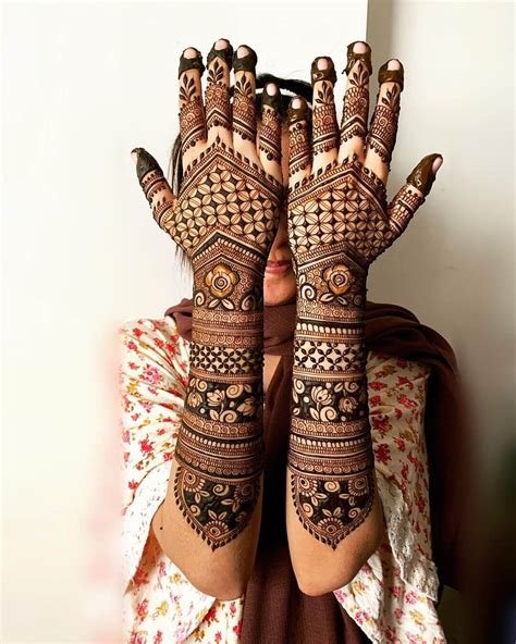 13_70 Gorgeous Back Hand Mehndi Designs That Stole Our Hearts  Pyaari