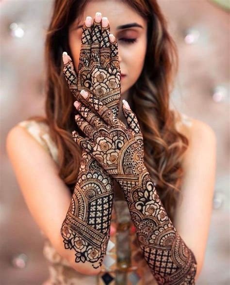 4_70 Gorgeous Back Hand Mehndi Designs That Stole Our Hearts  Pyaari