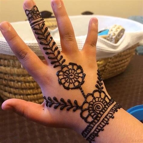 11_Easy  Simple Kids Mehndi Designs 2021 Images Download