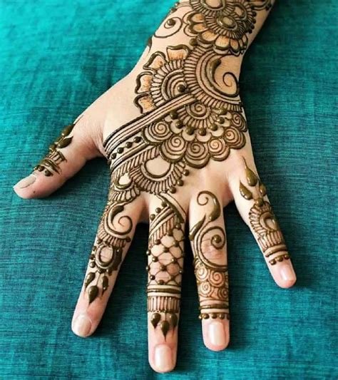 12_Stylish Khafif Mehndi Design Full Hand for All Occasions