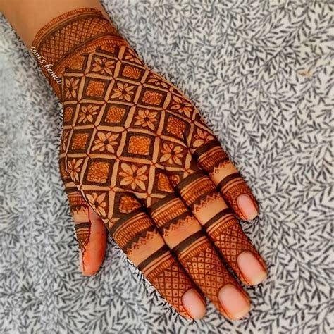 10_Geometric Mehndi Design  Crayon