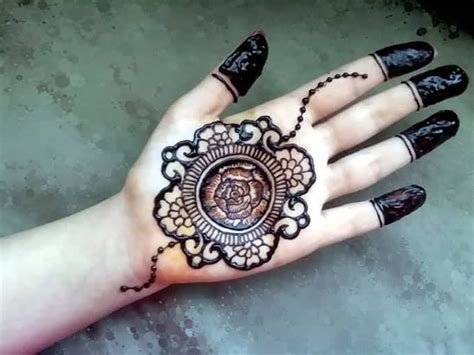 7_Pakistani Mehndi Designs Tikka