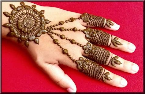 6_Gol Tikki Mandala Mehndi Design with Bangle  K4 Fashion