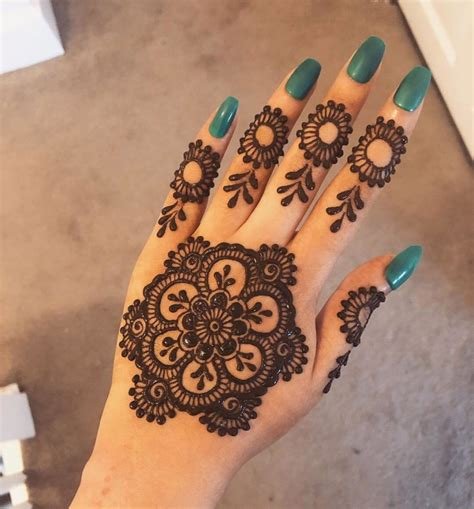 7_Gol Tikki Mehndi Designs For Back Hand Images  Simple arabic henna