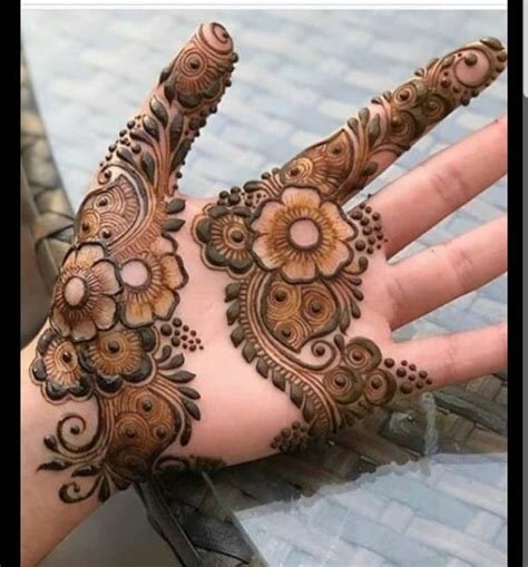 6_70 Gorgeous Back Hand Mehndi Designs That Stole Our Hearts  Pyaari