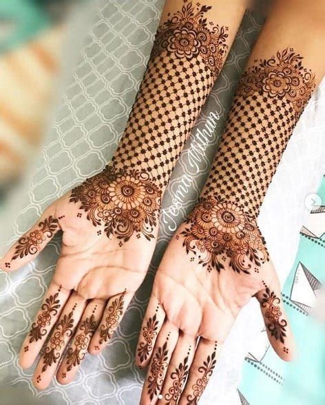 5_70 Gorgeous Back Hand Mehndi Designs That Stole Our Hearts  Pyaari