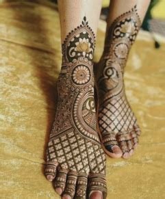 14_15 Beautiful and Easy Mehndi Designs for Leg