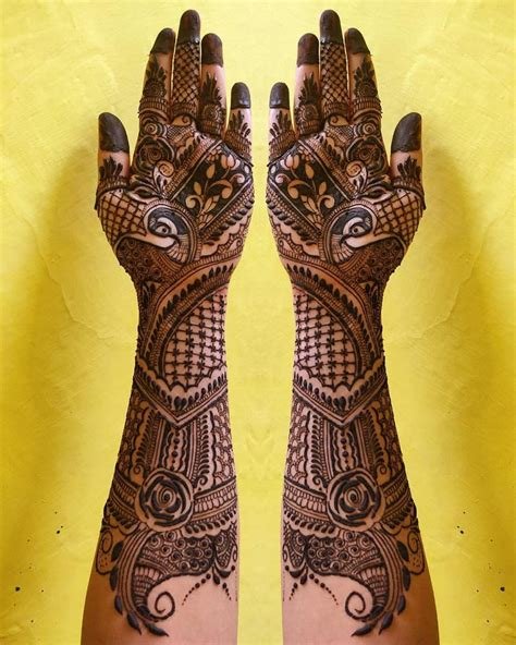 3_9 Beautiful Gujarati Mehndi Design Ideas For Brides To Try Out This