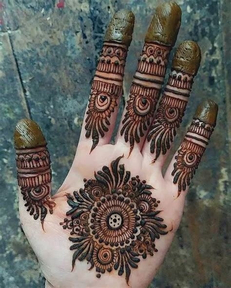 12_9 Beautiful Gujarati Mehndi Design Ideas For Brides To Try Out This