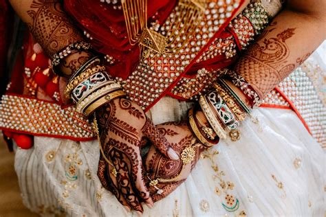 7_9 Beautiful Gujarati Mehndi Design Ideas For Brides To Try Out This