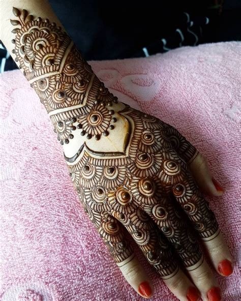 13_9 Beautiful Gujarati Mehndi Design Ideas For Brides To Try Out This