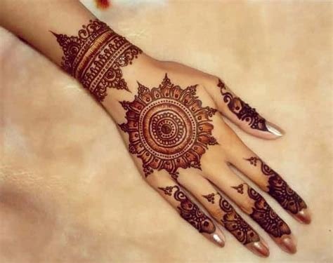 15_9 Beautiful Gujarati Mehndi Design Ideas For Brides To Try Out This