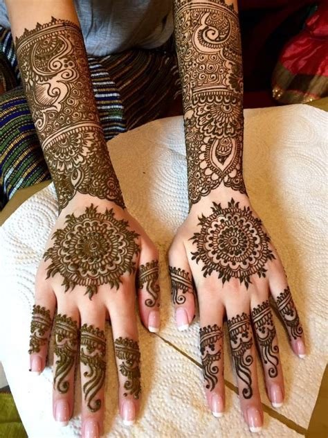 7_9 Beautiful Gujarati Mehndi Design Ideas For Brides To Try Out This