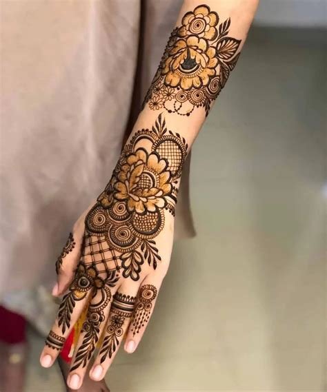 15_Gulf Style Mehndi Design for Hands  2023  Mahendidesigncom