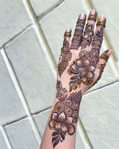 3_Gulf Style Mehndi Design for Hands  2023  Mahendidesigncom