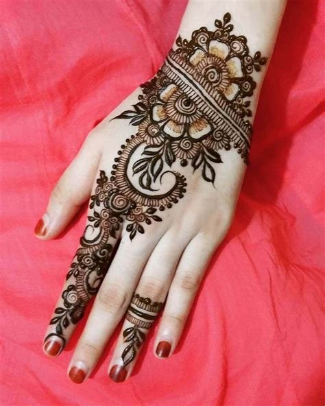 13_Unique Back Hand Mehndi Designs For The Bridesmaids  WedMeGood