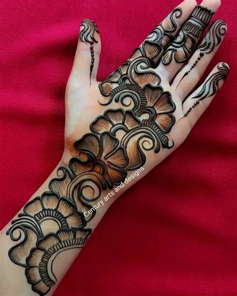 12_7 Unique Half  Half Mehndi Designs for the Unconventional Bride