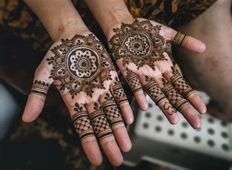 12_The Most Unique and Stunning Bridal Mehndi Designs 2019