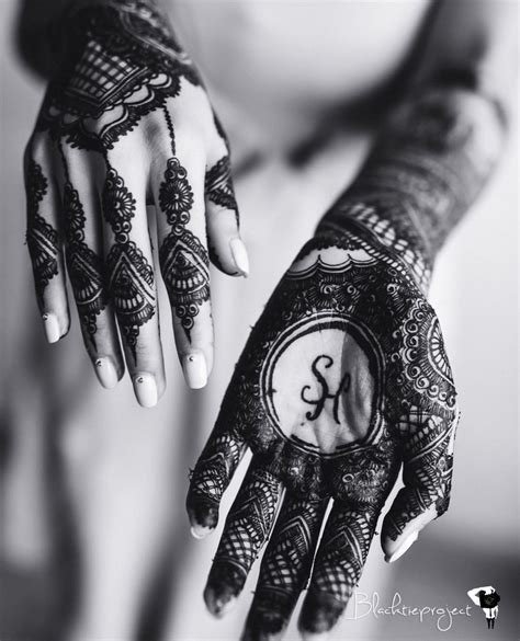 7_8 New Inspirations for Mehndi Design with Name