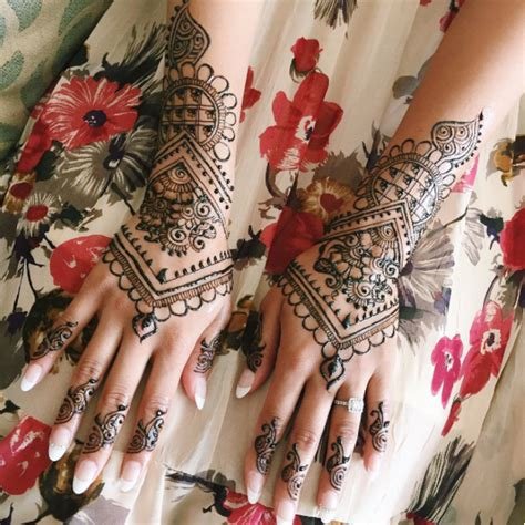 3_20 Outstanding Heart Mehndi Designs 2018  SheIdeas