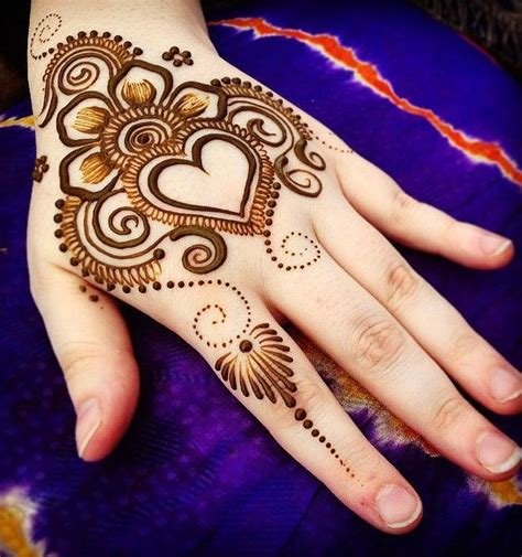 8_Heart Shaped Mehndi Designs 20 Simple Henna Heart Designs