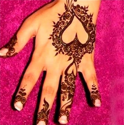 10_Heart Shaped Mehndi Designs 20 Simple Henna Heart Designs