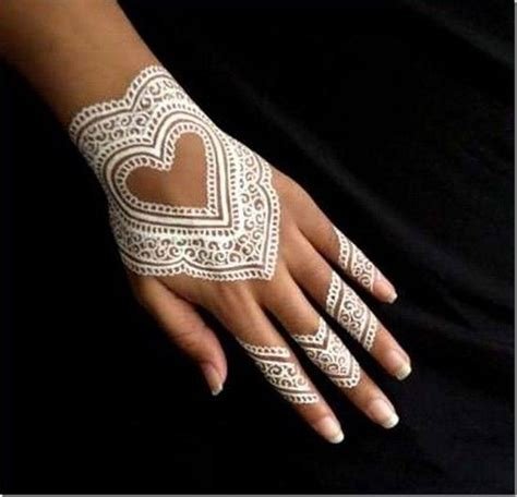 15_Heart Shaped Mehndi Designs 20 Simple Henna Heart Designs