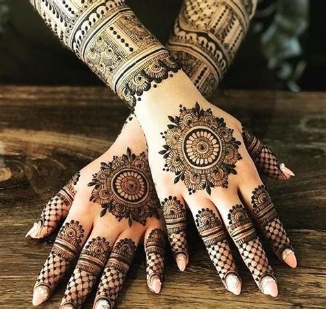 5_Easy Heavy Mehndi Design for Elegant Charm