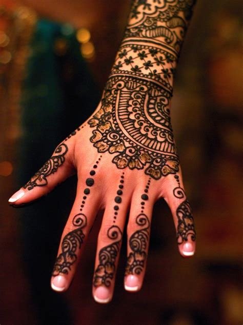 3_Stunning beautiful henna tattoos with intricate patterns  Vuingcom