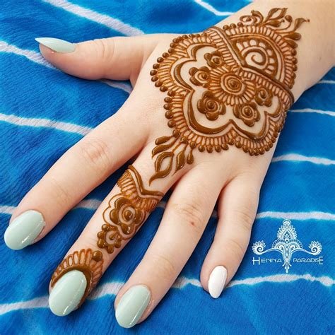 14_50 Gorgeous And Simple Henna Designs For The Minimalist Mehndi