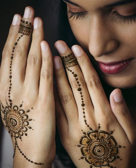 11_50 Simple Finger Mehndi Designs for Front  Back 2021 Finger Henna Ideas