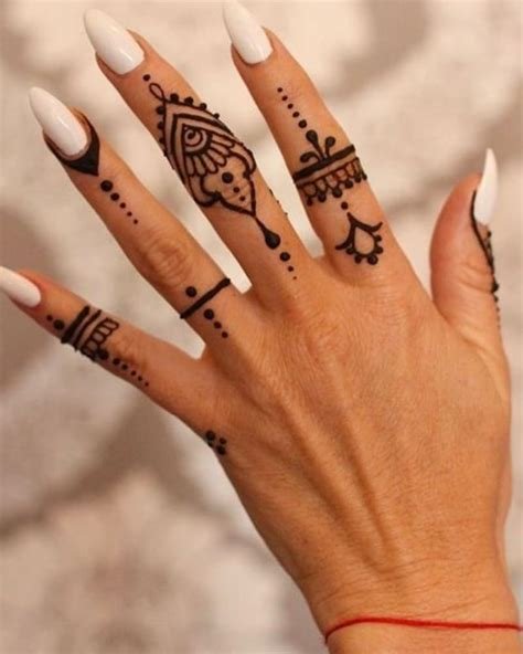 15_One finger Mehndi design by Rohit Kumar on Mehndi World