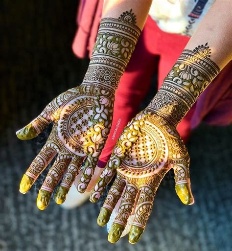 7_8 Indian Mehndi Designs for Hands That Will Make You Look Your Bridal Best