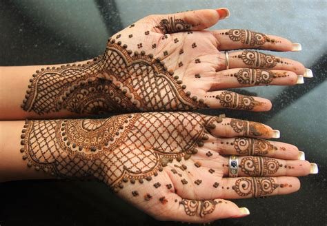 8_8 Indian Mehndi Designs for Hands That Will Make You Look Your Bridal Best