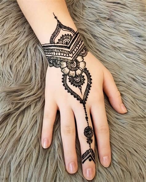 1_7 IndoArabic Mehndi Design Options For The Coolest Bride