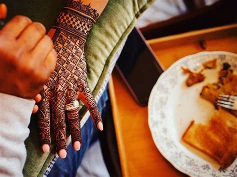 2_7 IndoArabic Mehndi Design Options For The Coolest Bride