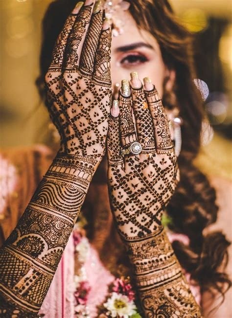 12_41 Dubai Mehndi Designs That Will Leave You Captivated