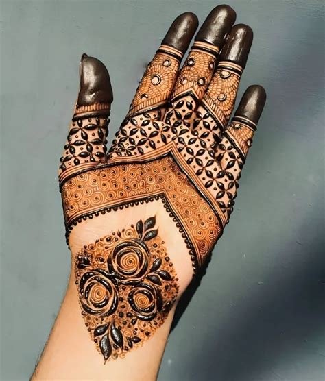 1_55 Stylish Khafif Mehndi Design Front And Back Hand