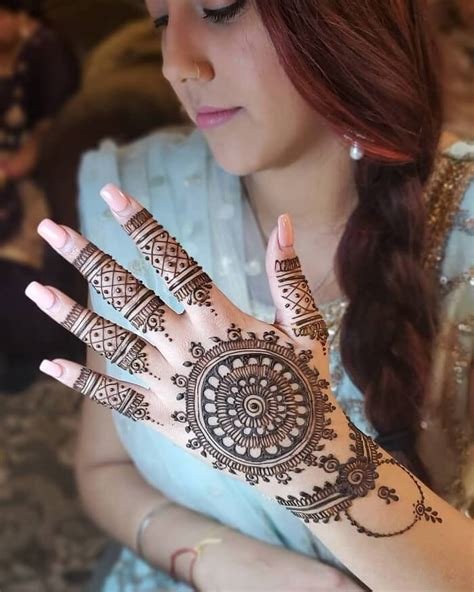 4_31 Instagram Mehndi Design For That Trending Look