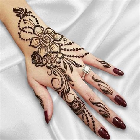 2_6 Latest Simple Mehndi Designs For The Minimalist Brides This Summer